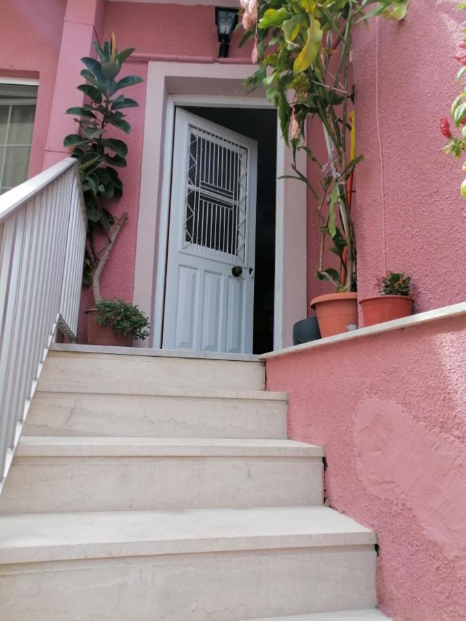 Flower Garden Apartment *